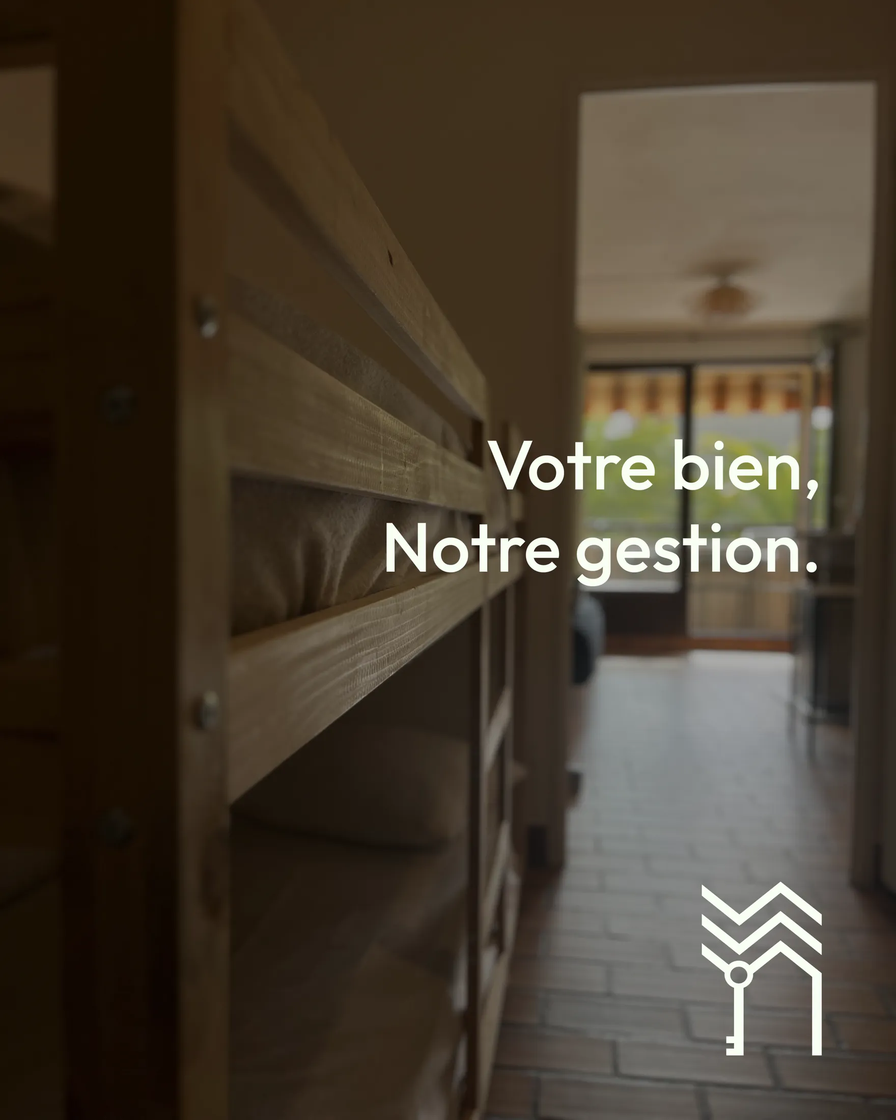 Publication « Votre bien, notre gestion » dans une chambre en mezzanine