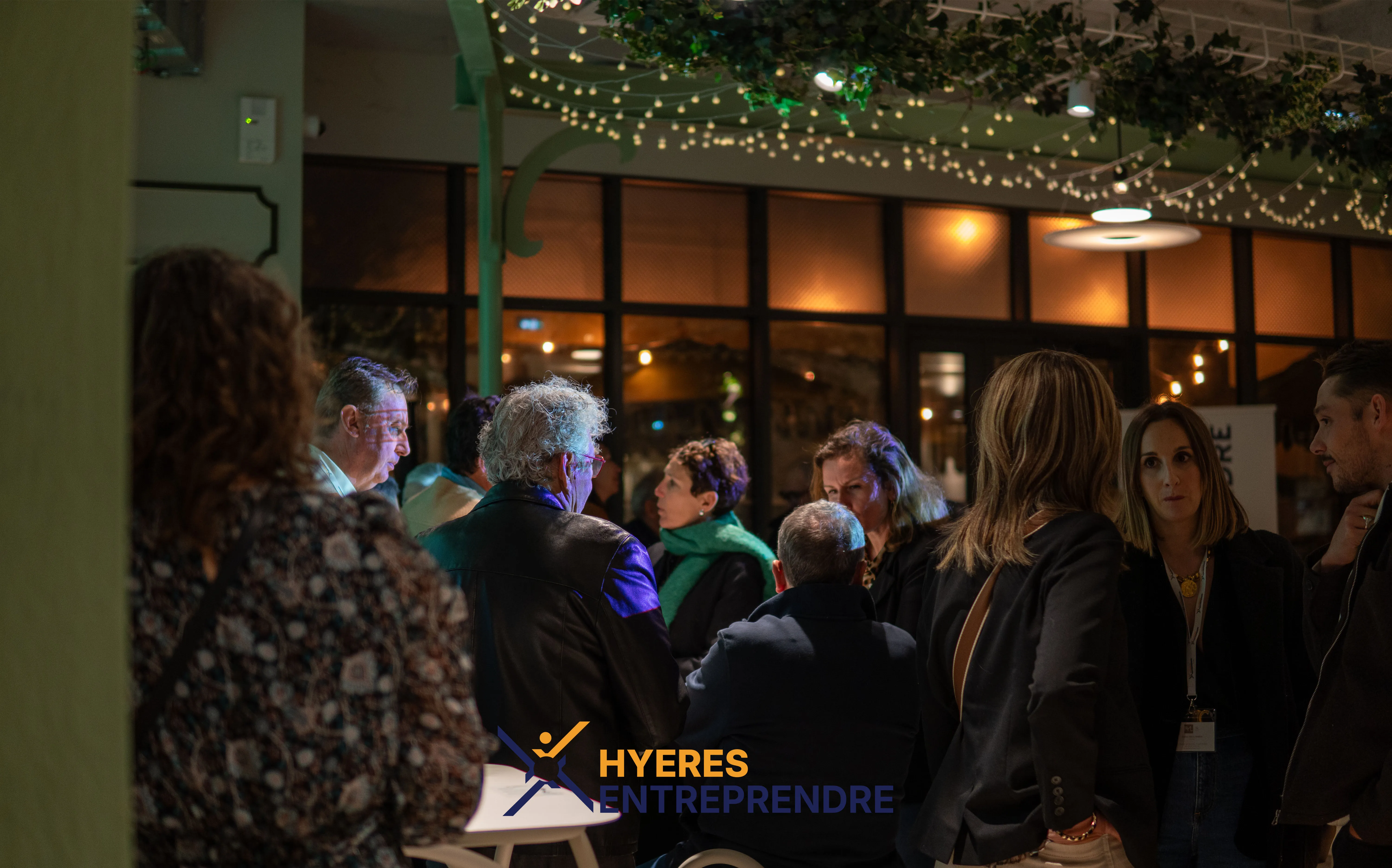 Des entrepreneurs réunis lors d'une soirée Hyères Entreprendre