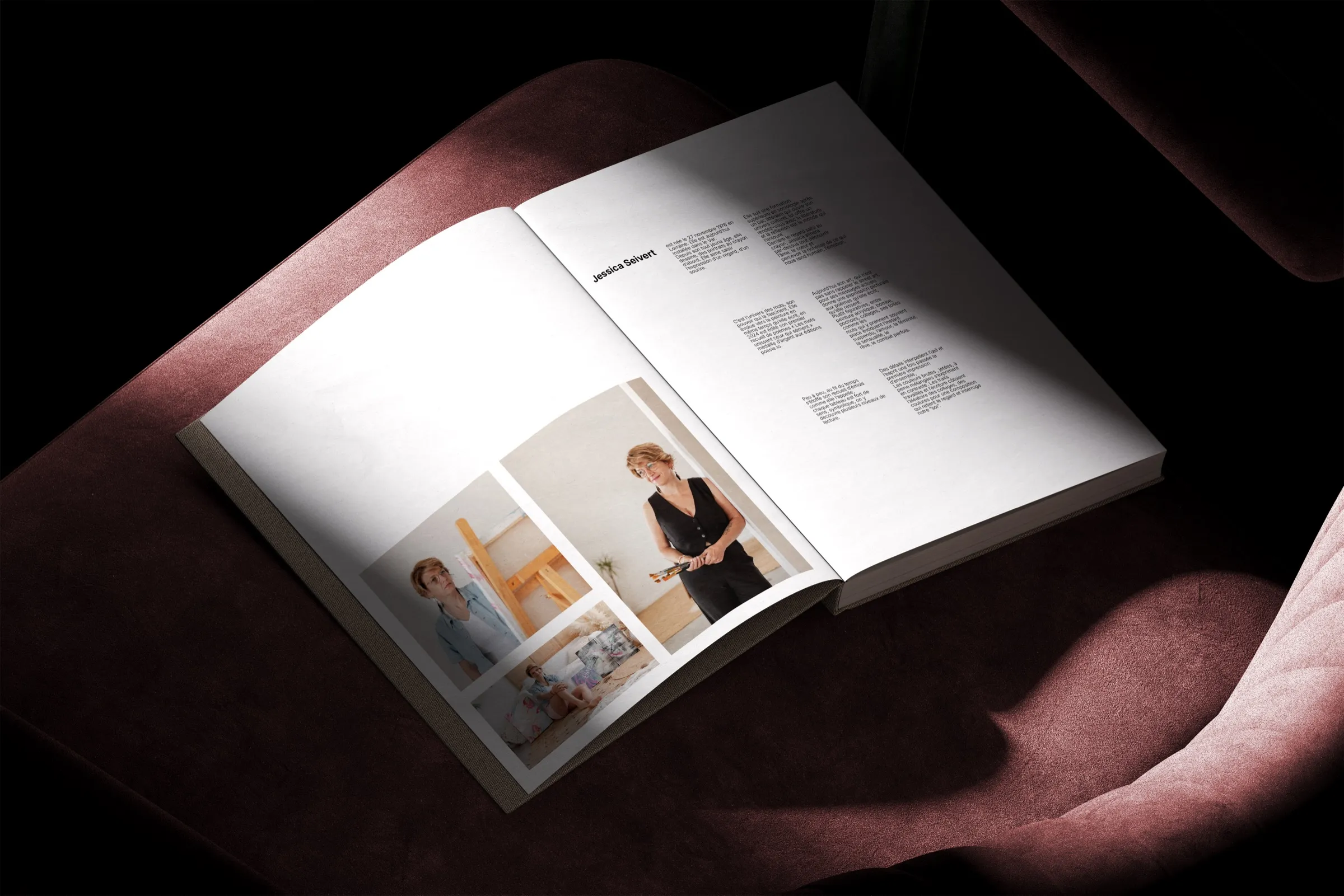 Double page du portfolio : la biographie et des photos de l'artiste
